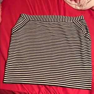 Plus sized stripped skirt with pockets